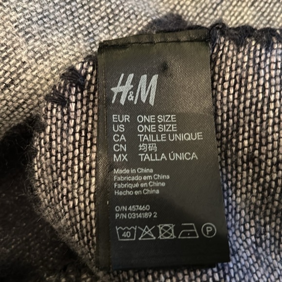 H&M cape maroons and greys and black print.  One Size - Picture 4 of 5